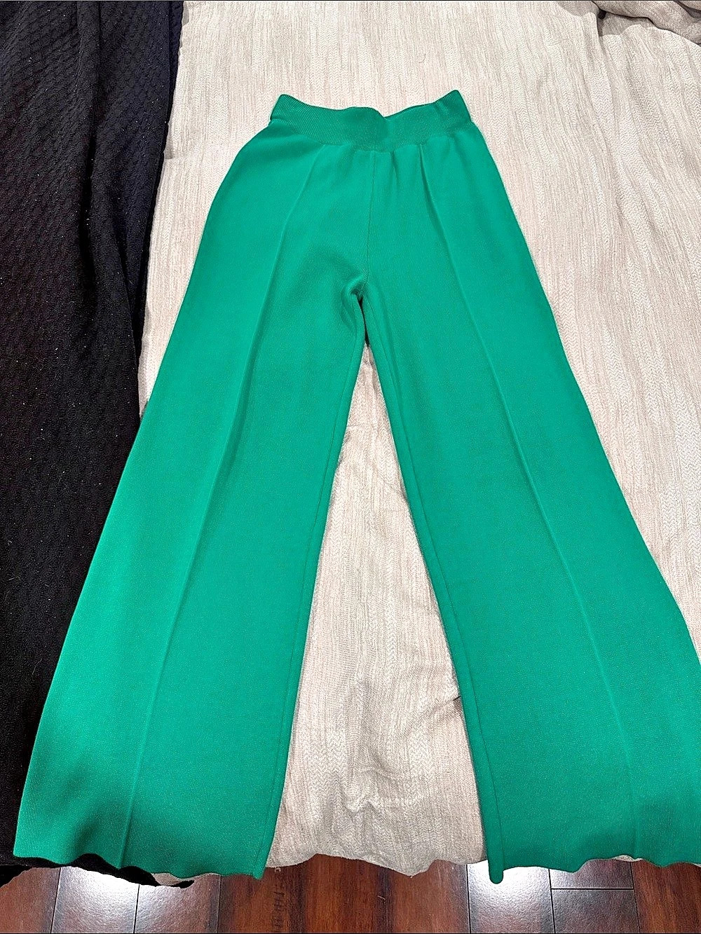 RIVIR Wide Leg Pants in Green Size Medium